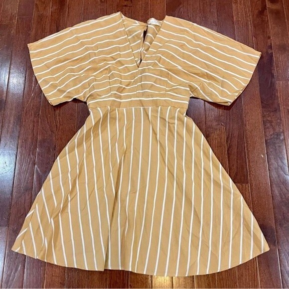 Altar’d State caramel and white open tie back dress size small - Picture 4 of 7